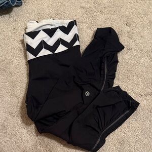 Lululemon Athletica Black and White Chevron Leggings Cropped